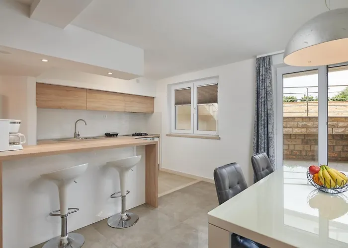 Lucia Apartment *