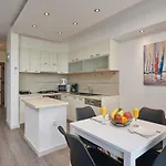 Lucia Apartmán *