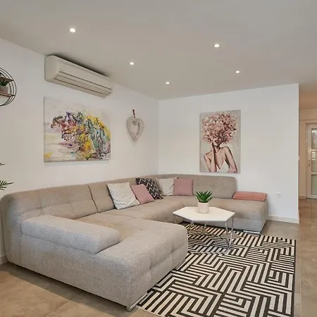 Lucia Apartment Cavtat