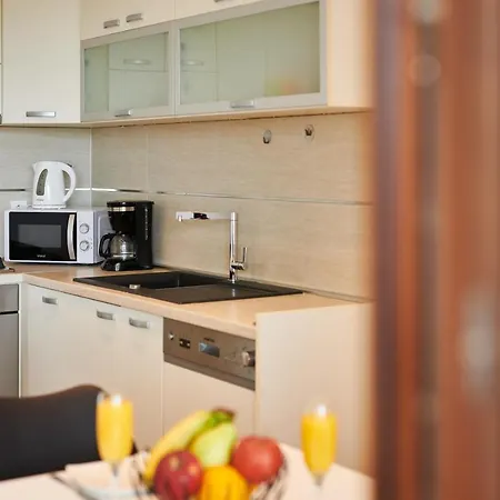Lucia Apartment *