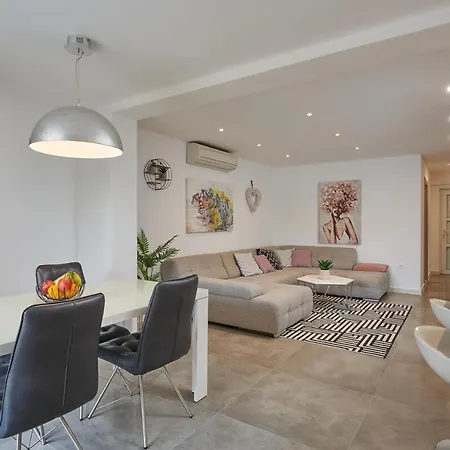 Apartment Lucia *