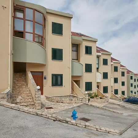 Lucia Apartment