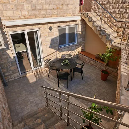 Lucia تْسافتات